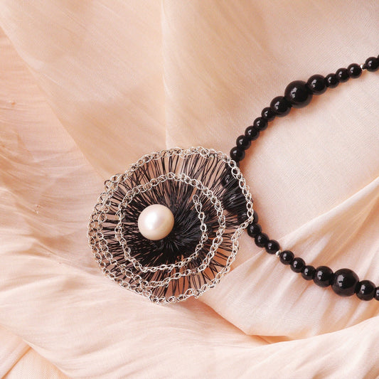 2-in-1 Pearl Brooch & Black Agate Necklace – Detachable Wire Crochet Jewelry