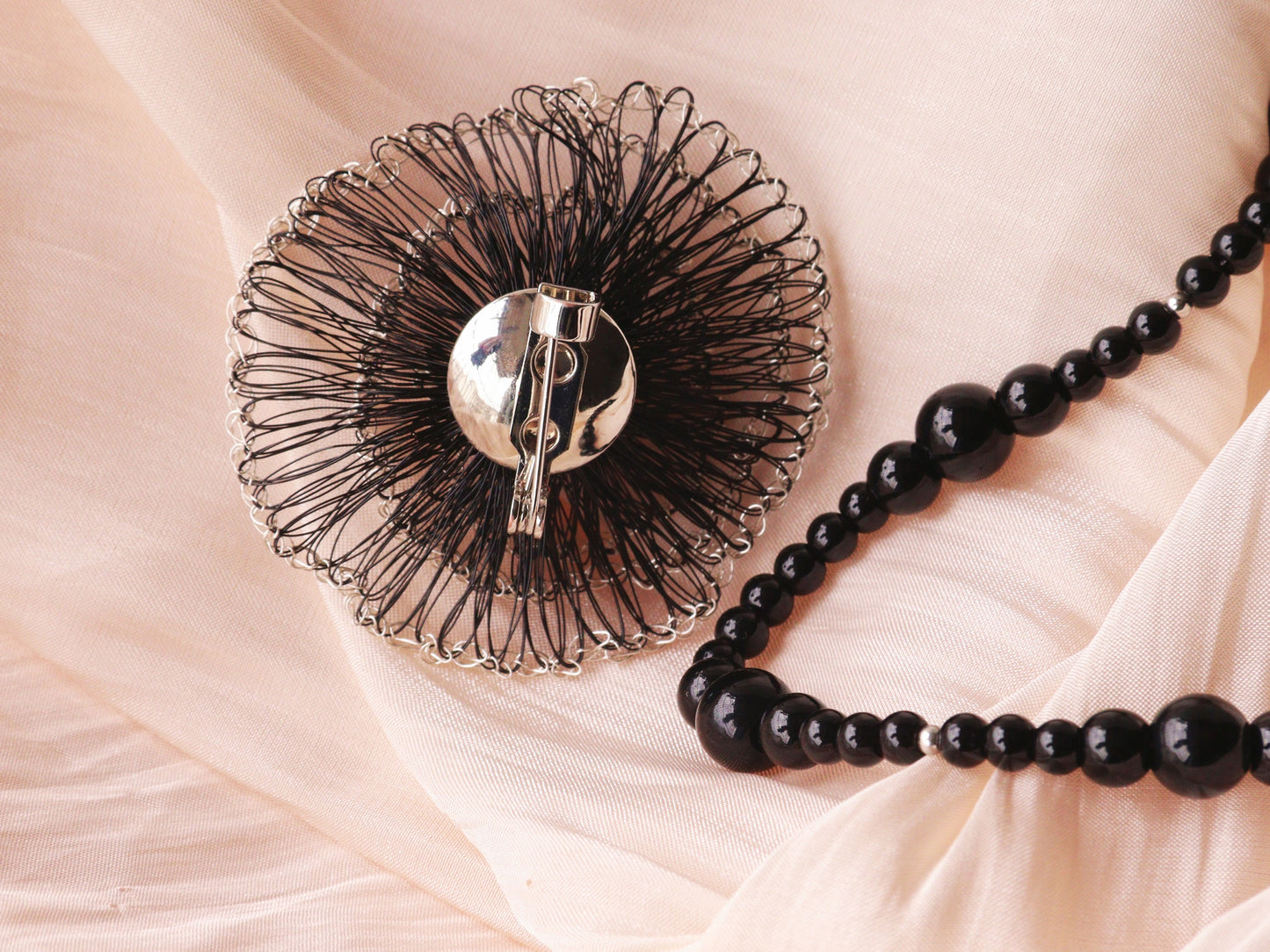 2-in-1 Pearl Brooch & Black Agate Necklace – Detachable Wire Crochet Jewelry