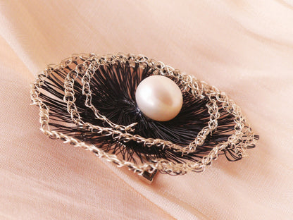 2-in-1 Pearl Brooch & Black Agate Necklace – Detachable Wire Crochet Jewelry