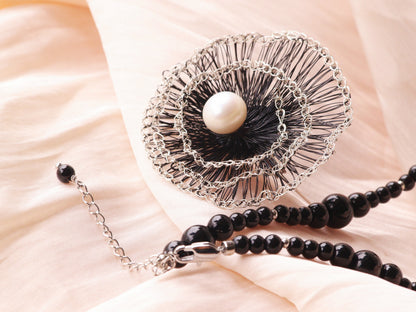 2-in-1 Pearl Brooch & Black Agate Necklace – Detachable Wire Crochet Jewelry