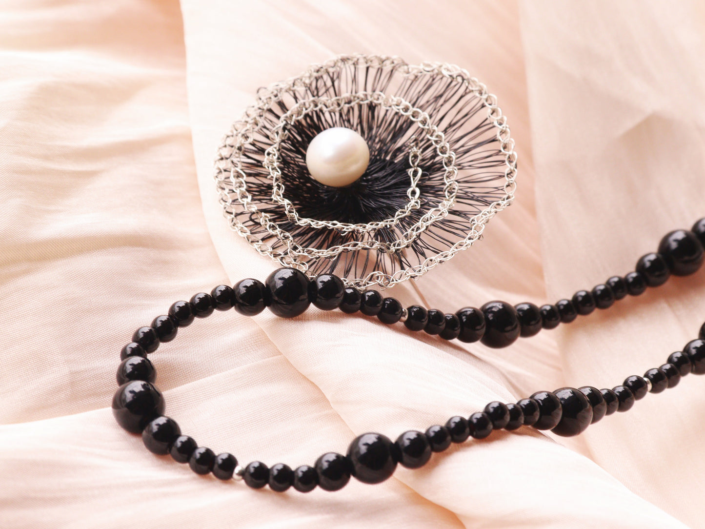 2-in-1 Pearl Brooch & Black Agate Necklace – Detachable Wire Crochet Jewelry