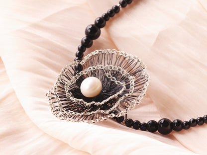 2-in-1 Pearl Brooch & Black Agate Necklace – Detachable Wire Crochet Jewelry