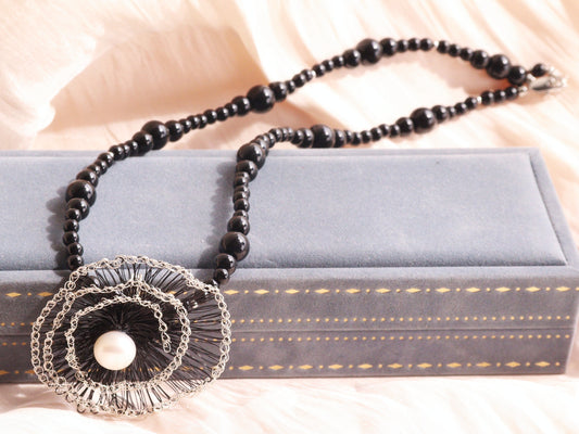 2-in-1 Pearl Brooch & Black Agate Necklace – Detachable Wire Crochet Jewelry