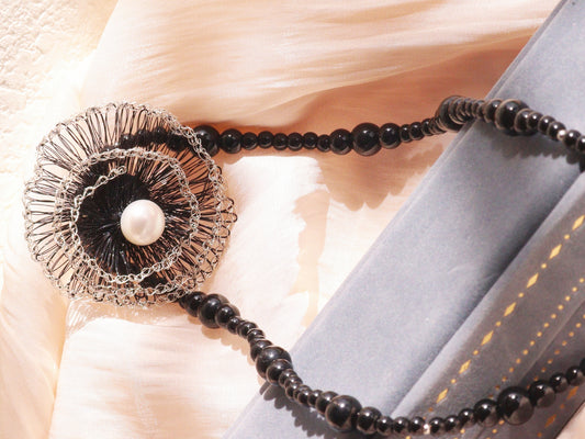 2-in-1 Pearl Brooch & Black Agate Necklace – Detachable Wire Crochet Jewelry