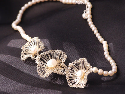 Woven Three-Flower Pearl Choker – Hand-crafted Bridal Wedding Necklace (40cm)