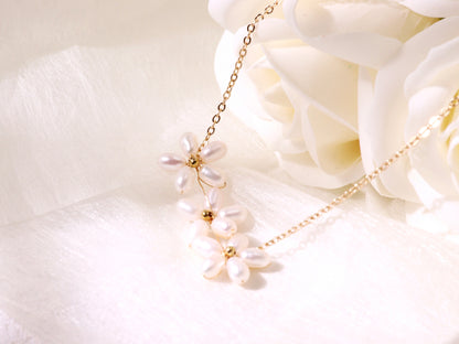 Three-Blossom Pearl Flower Necklace – Elegant Gold Bridal Wedding Jewelry