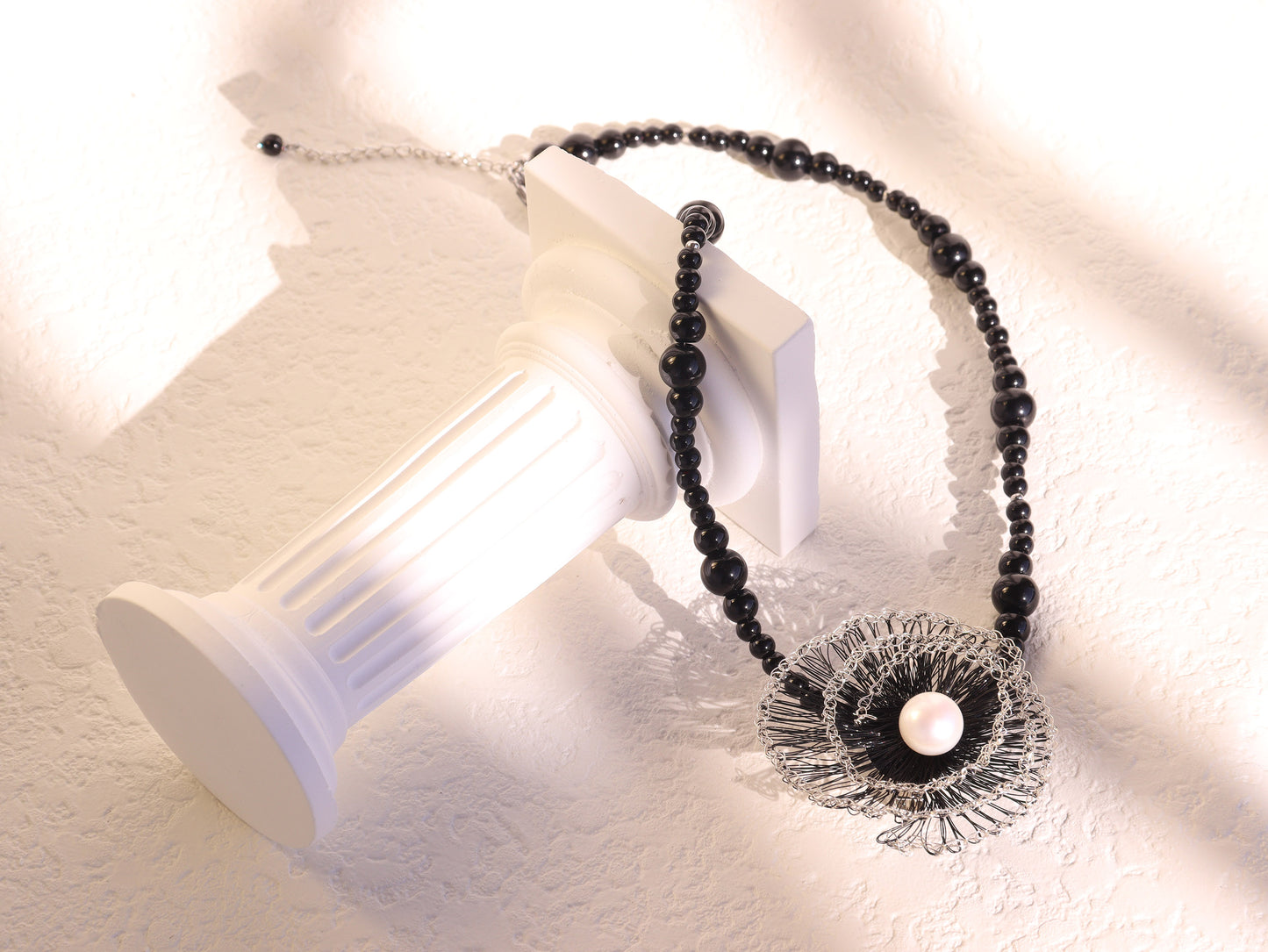 2-in-1 Pearl Brooch & Black Agate Necklace – Detachable Wire Crochet Jewelry