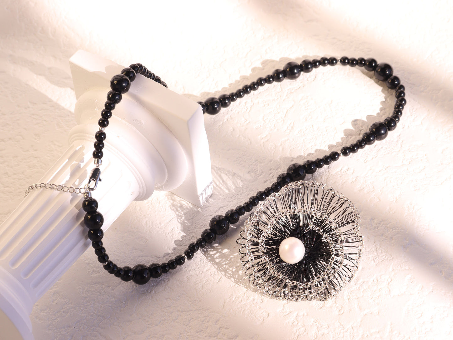 2-in-1 Pearl Brooch & Black Agate Necklace – Detachable Wire Crochet Jewelry