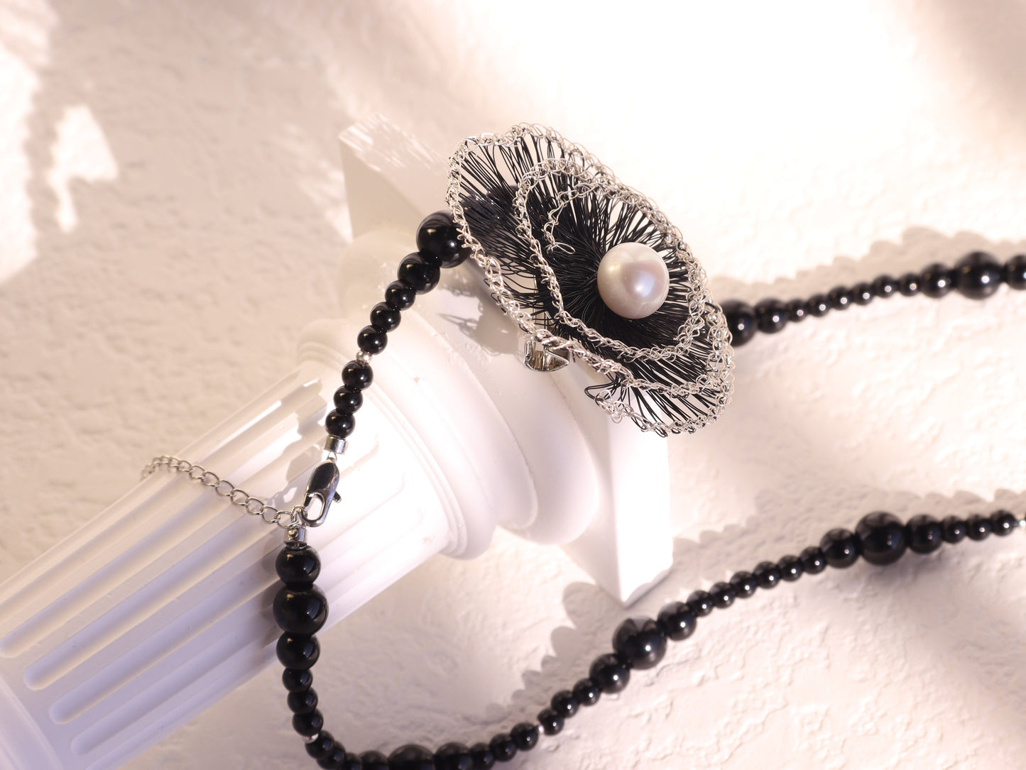 2-in-1 Pearl Brooch & Black Agate Necklace – Detachable Wire Crochet Jewelry