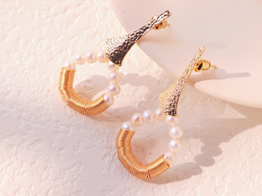 Modern Hammered Trumpet Pearl Earrings – Gold Coiled Wire Baroque Drops