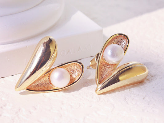 Minimalist Gold Pod Heart Studs – Elegant Button Pearl Everyday Earrings