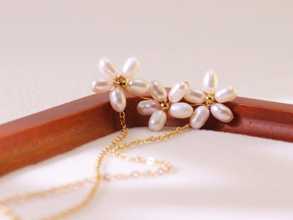 Three-Blossom Pearl Flower Necklace – Elegant Gold Bridal Wedding Jewelry