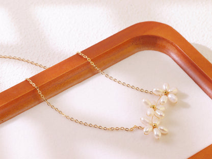 Three-Blossom Pearl Flower Necklace – Elegant Gold Bridal Wedding Jewelry