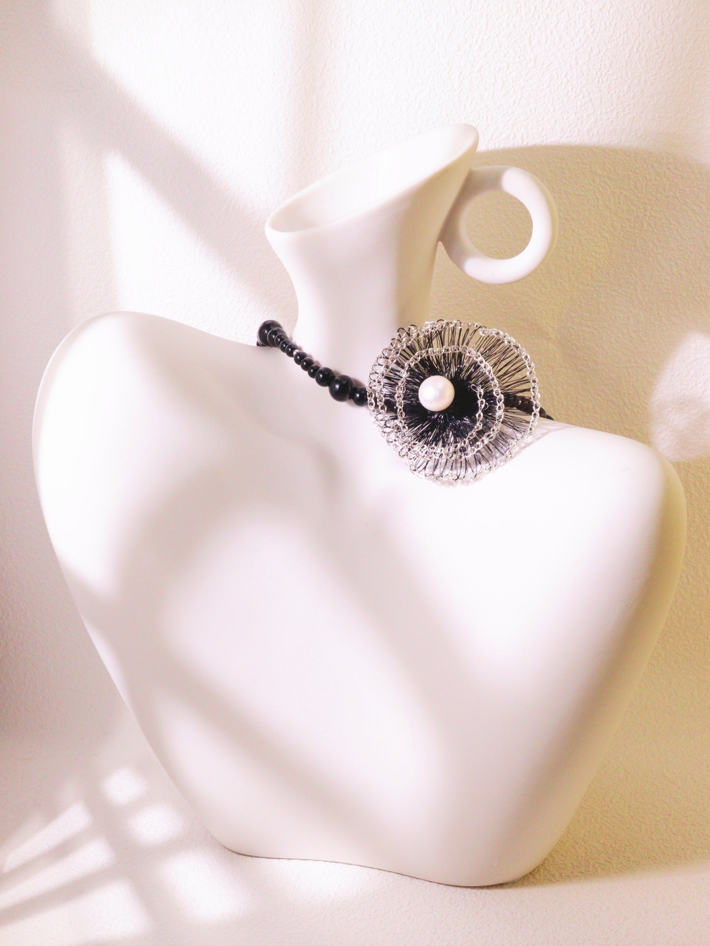 2-in-1 Pearl Brooch & Black Agate Necklace – Detachable Wire Crochet Jewelry