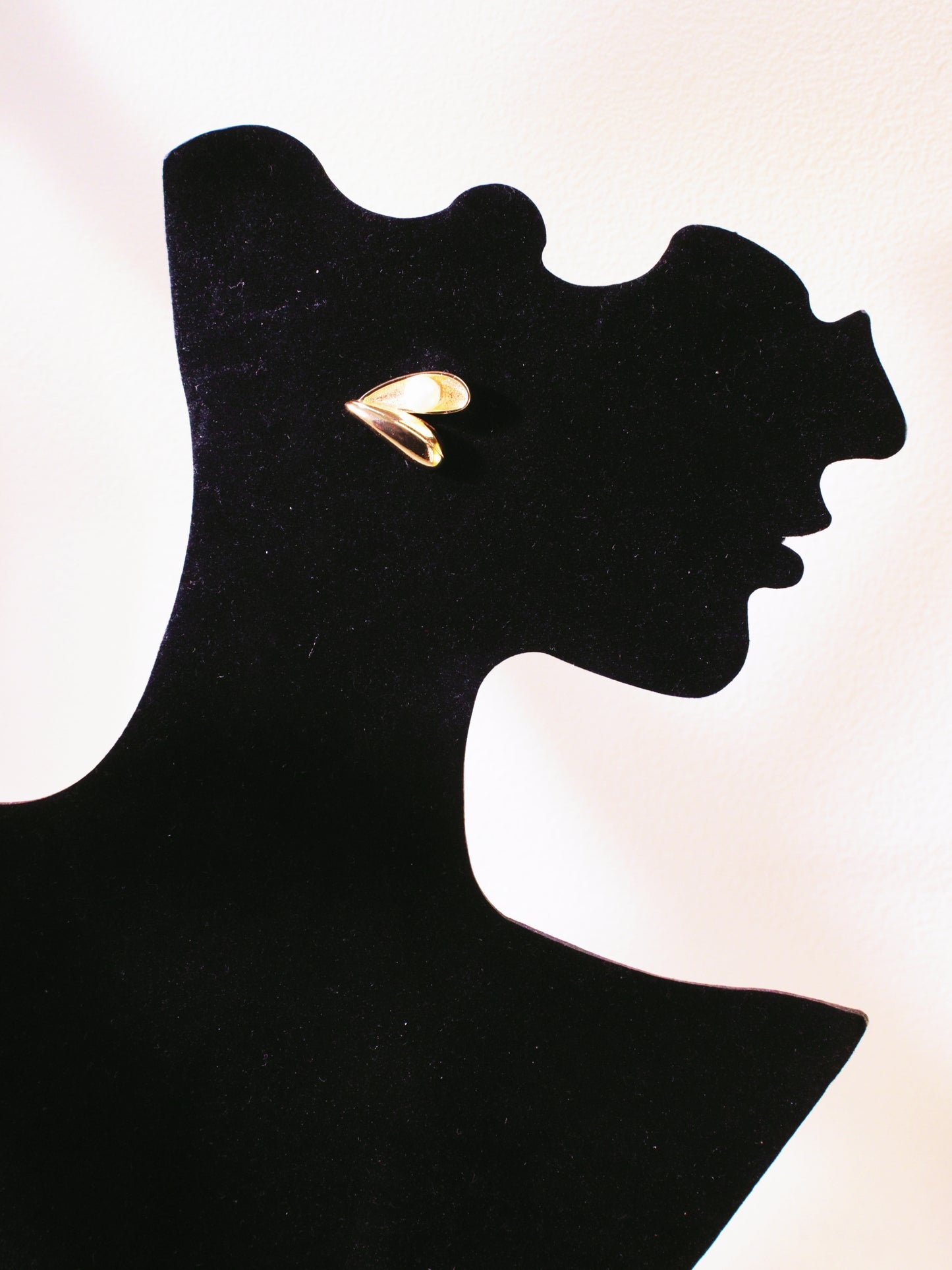 Minimalist Gold Pod Heart Studs – Elegant Button Pearl Everyday Earrings