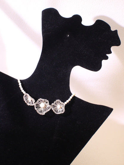 Woven Three-Flower Pearl Choker – Hand-crafted Bridal Wedding Necklace (40cm)