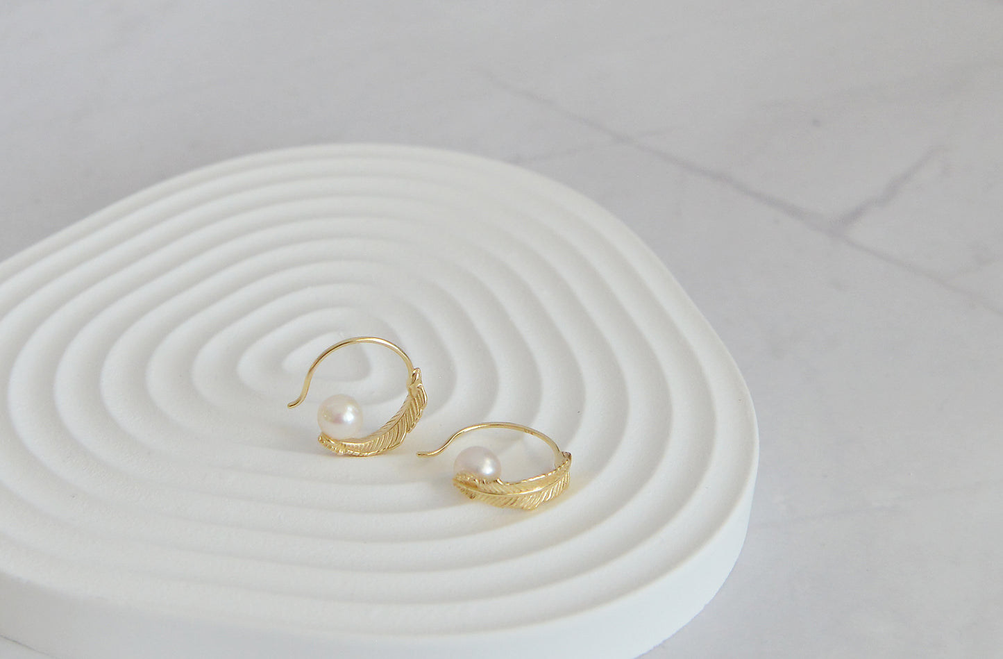 Genuine Pearl Earrings/Dainty Natural Pearls Earrings/White Pearl Earrings/gold feather hoop earring/