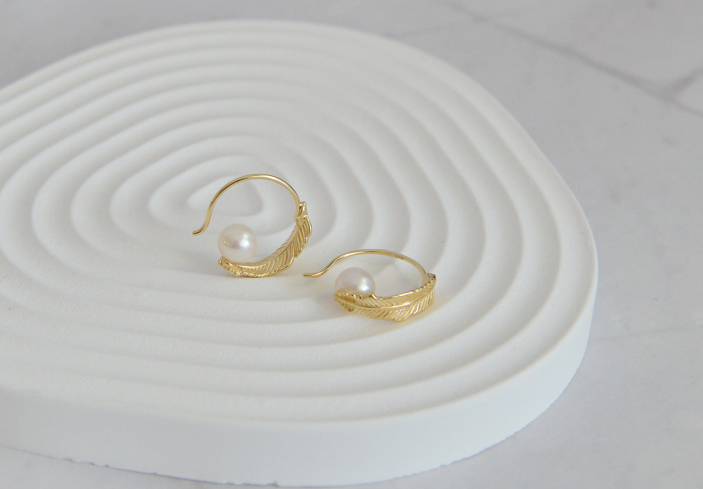 Genuine Pearl Earrings/Dainty Natural Pearls Earrings/White Pearl Earrings/gold feather hoop earring/