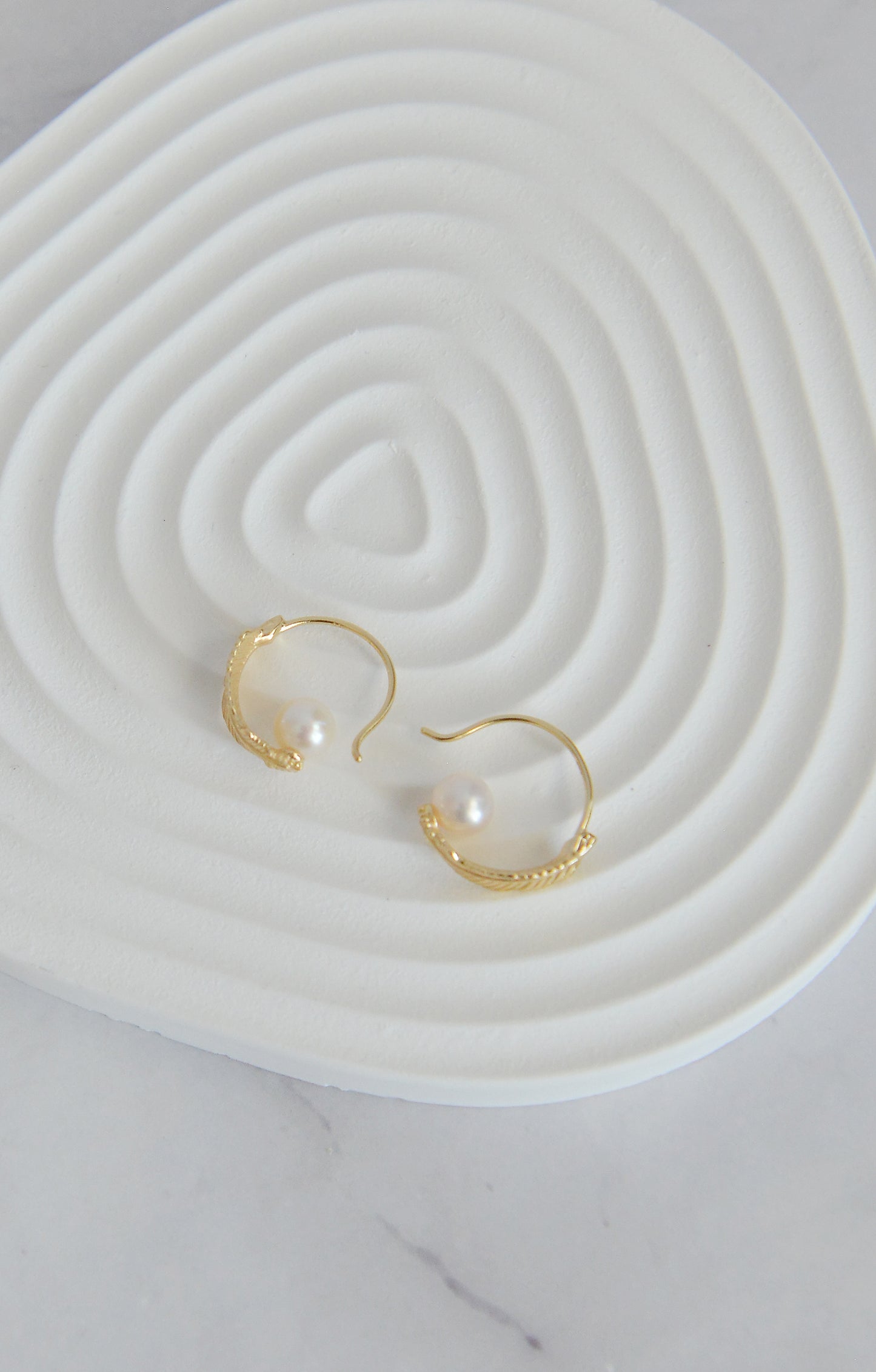 Genuine Pearl Earrings/Dainty Natural Pearls Earrings/White Pearl Earrings/gold feather hoop earring/