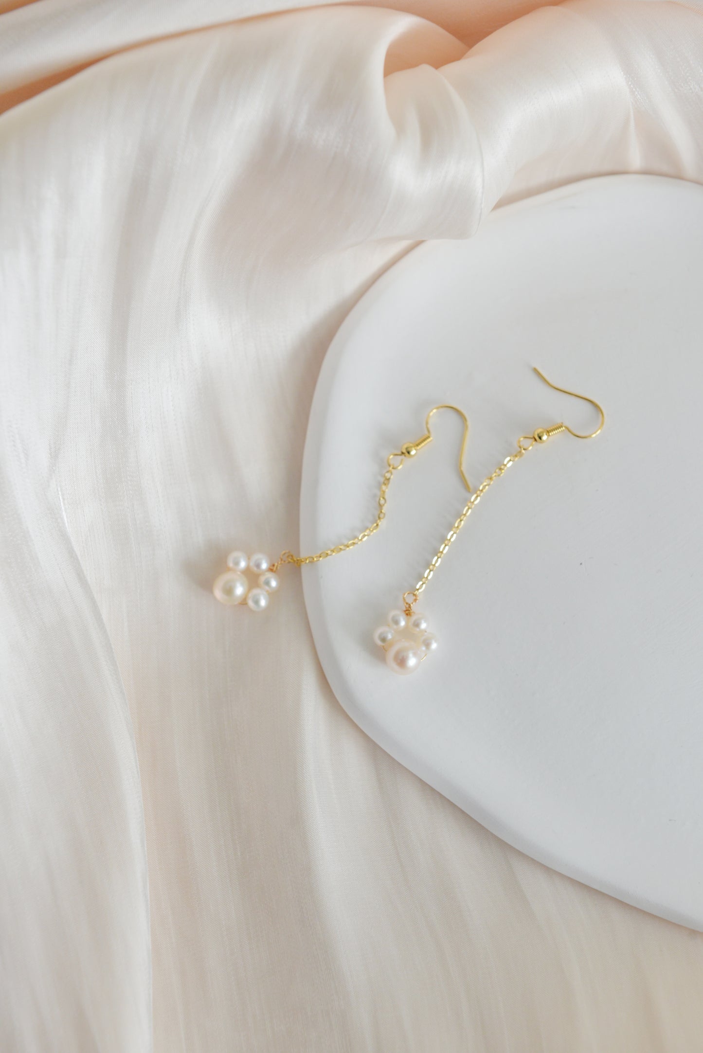 Handmade natural pearl earrings/cute paw drop earrings