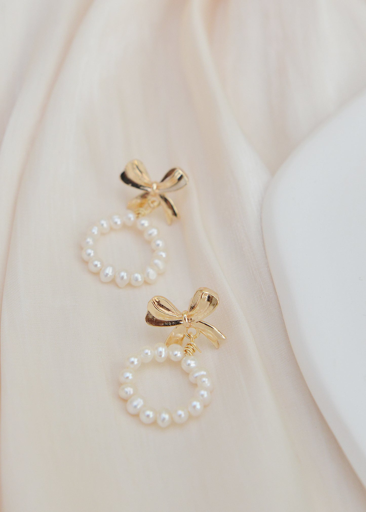 Handmade natural pearl earrings/cute bow pearl drop earrings