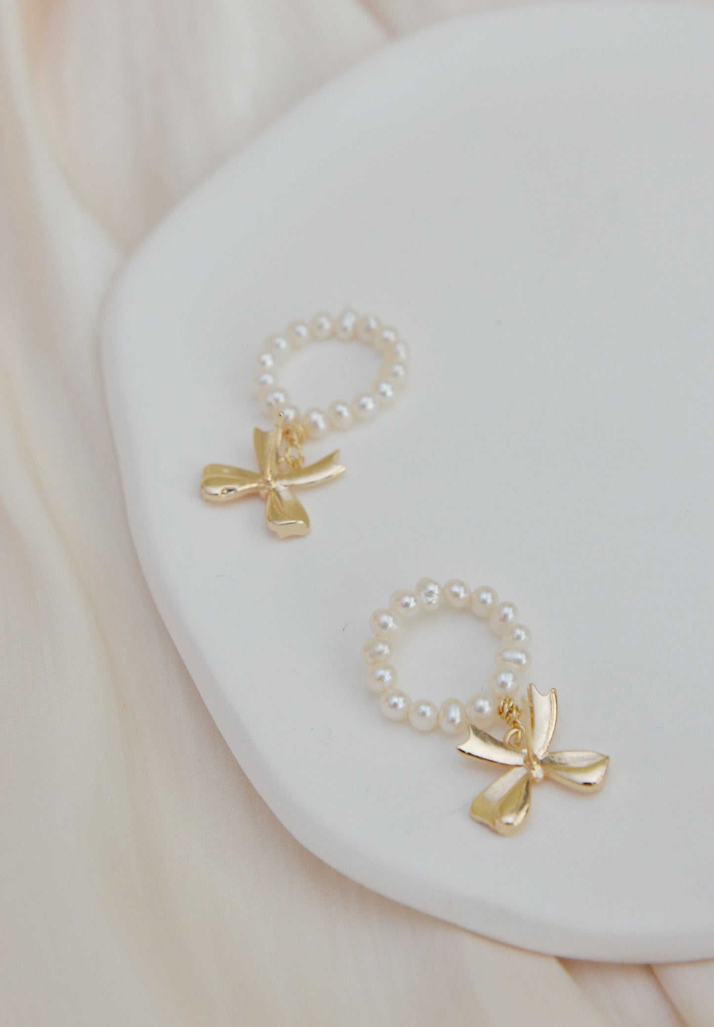 Handmade natural pearl earrings/cute bow pearl drop earrings