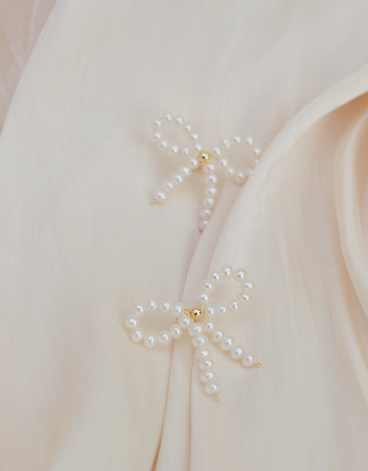 Handmade natural freshwater pearl stub earrings/stunning pearl bow earrings