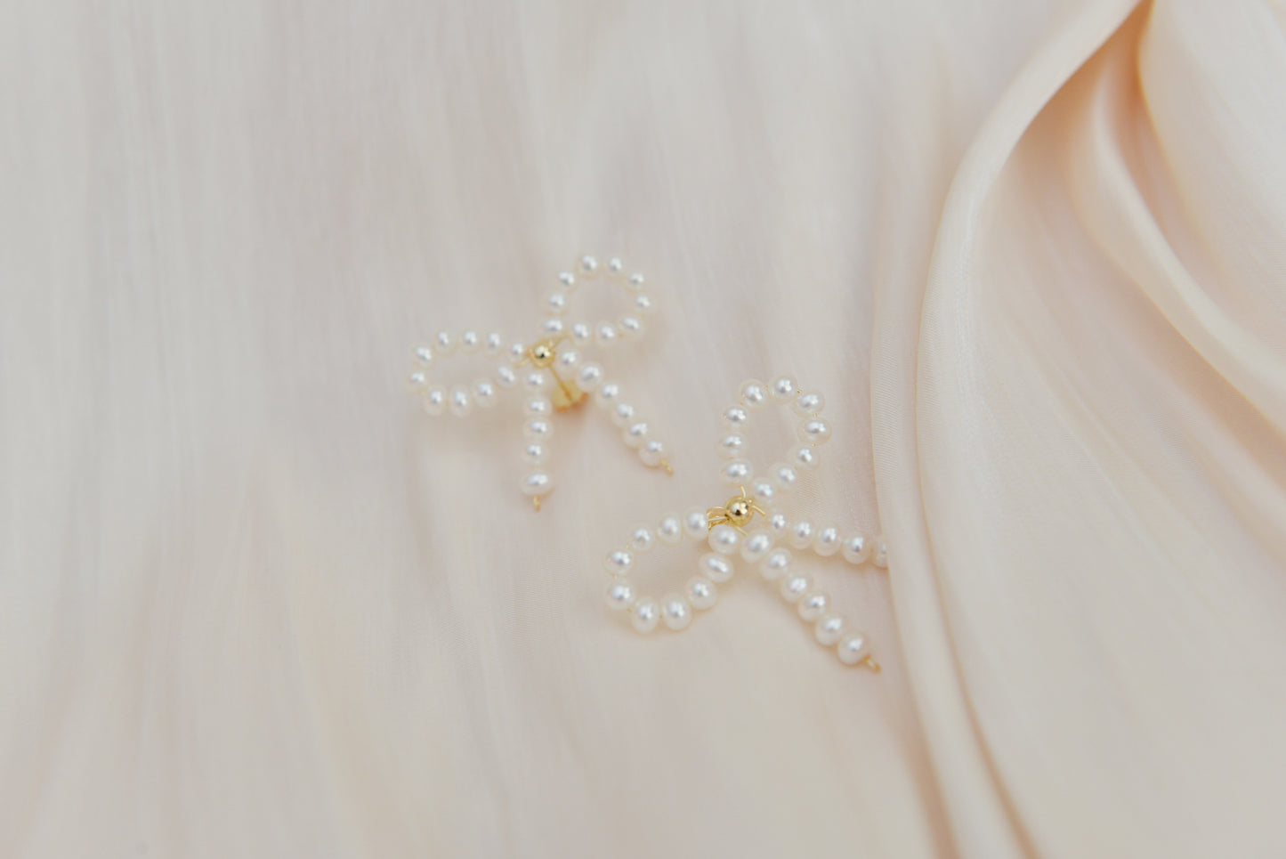 Handmade natural freshwater pearl stub earrings/stunning pearl bow earrings