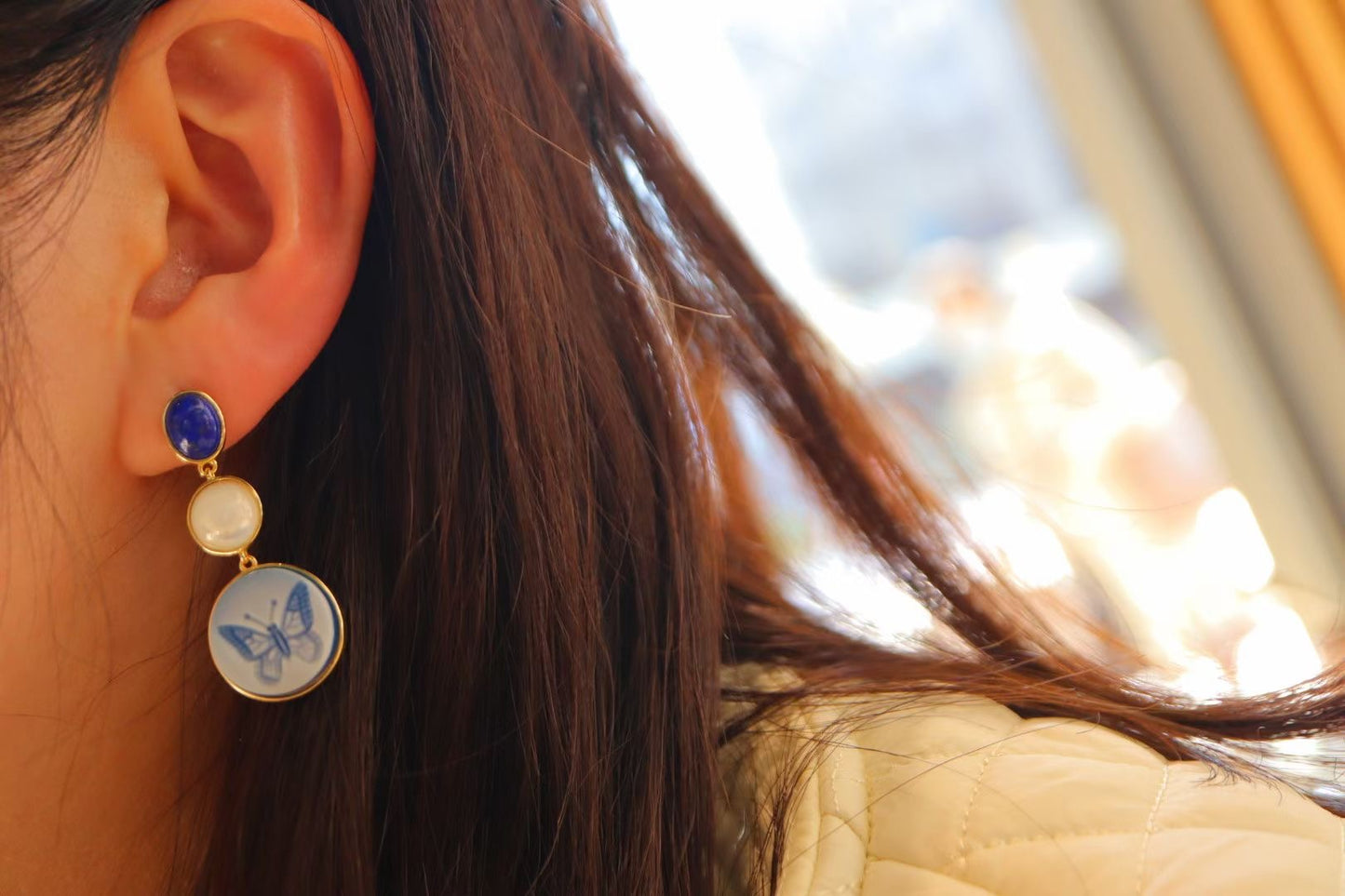 Vintage Cameo cameo drop earrings / natural lapis lazuli white shell earrings /