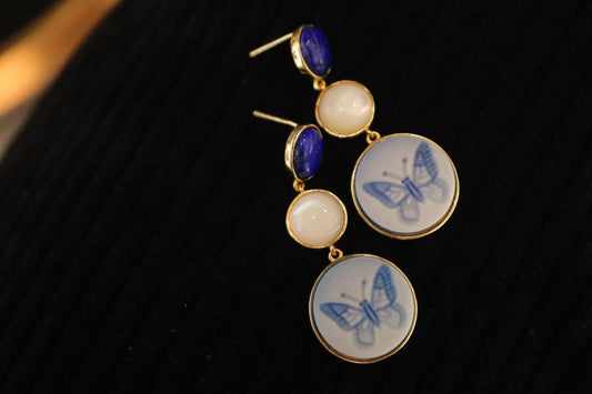 Vintage Cameo cameo drop earrings / natural lapis lazuli white shell earrings /