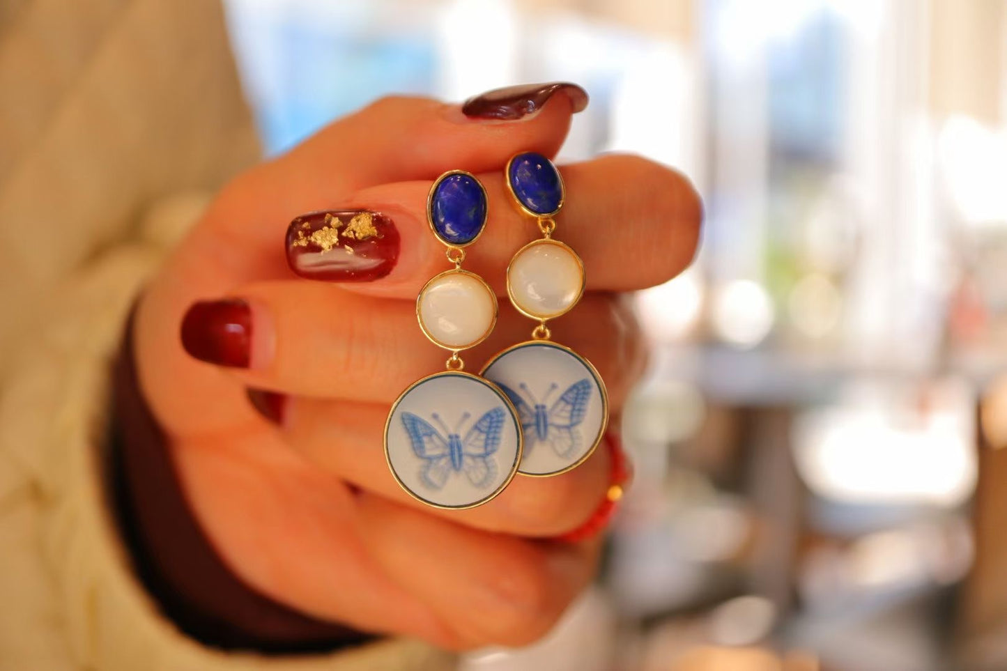 Vintage Cameo cameo drop earrings / natural lapis lazuli white shell earrings /