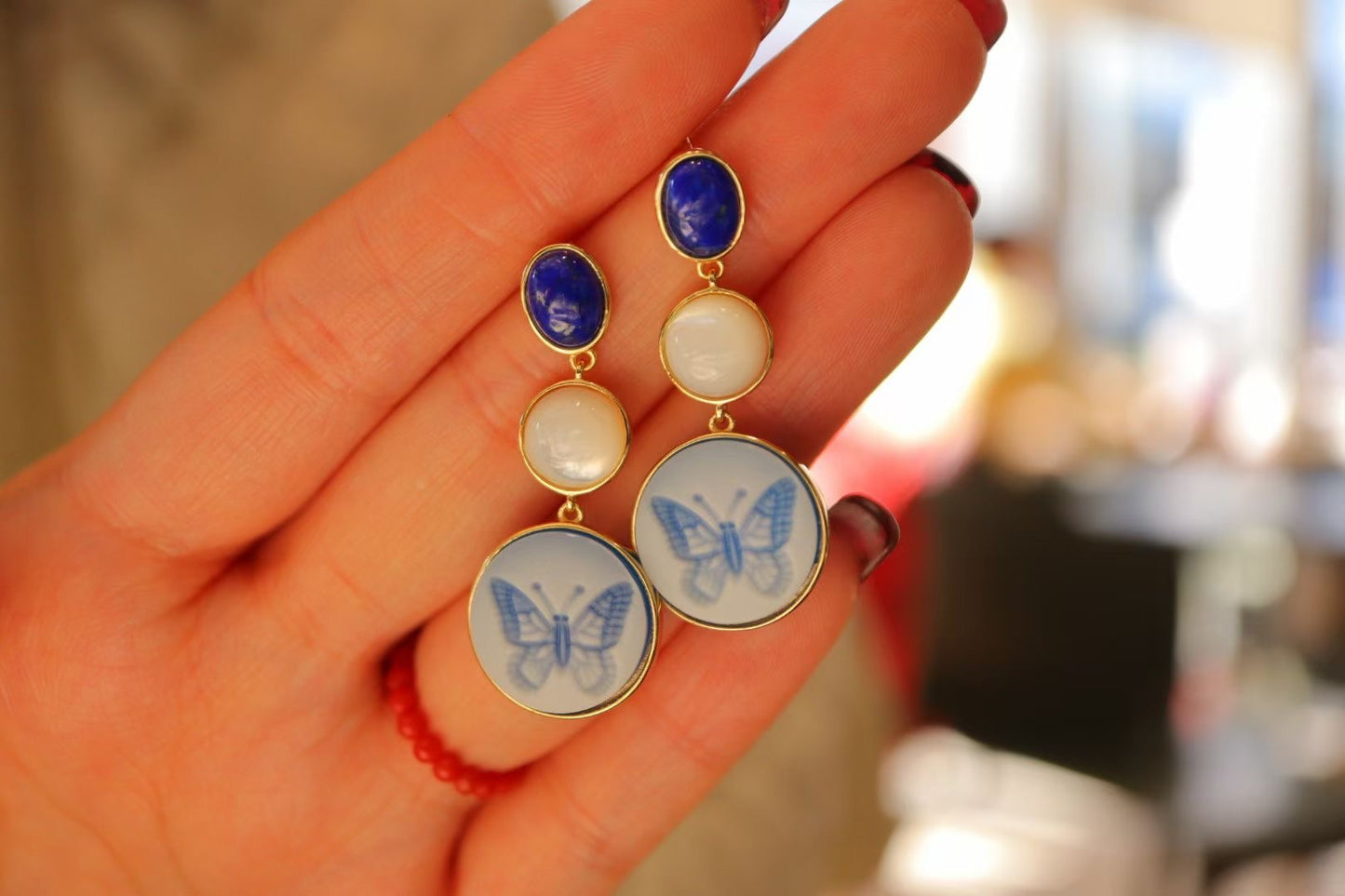 Vintage Cameo cameo drop earrings / natural lapis lazuli white shell earrings /