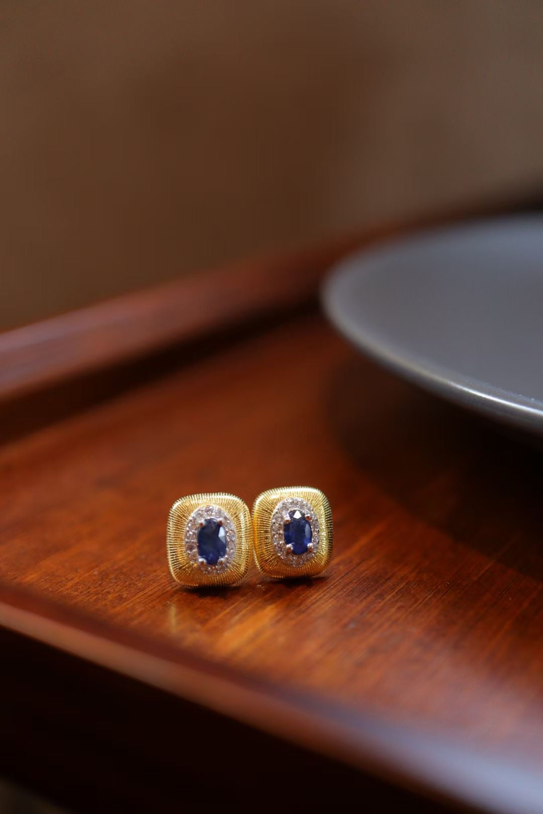Vintage natural sapphire stud earrings / openwork carved texture earrings