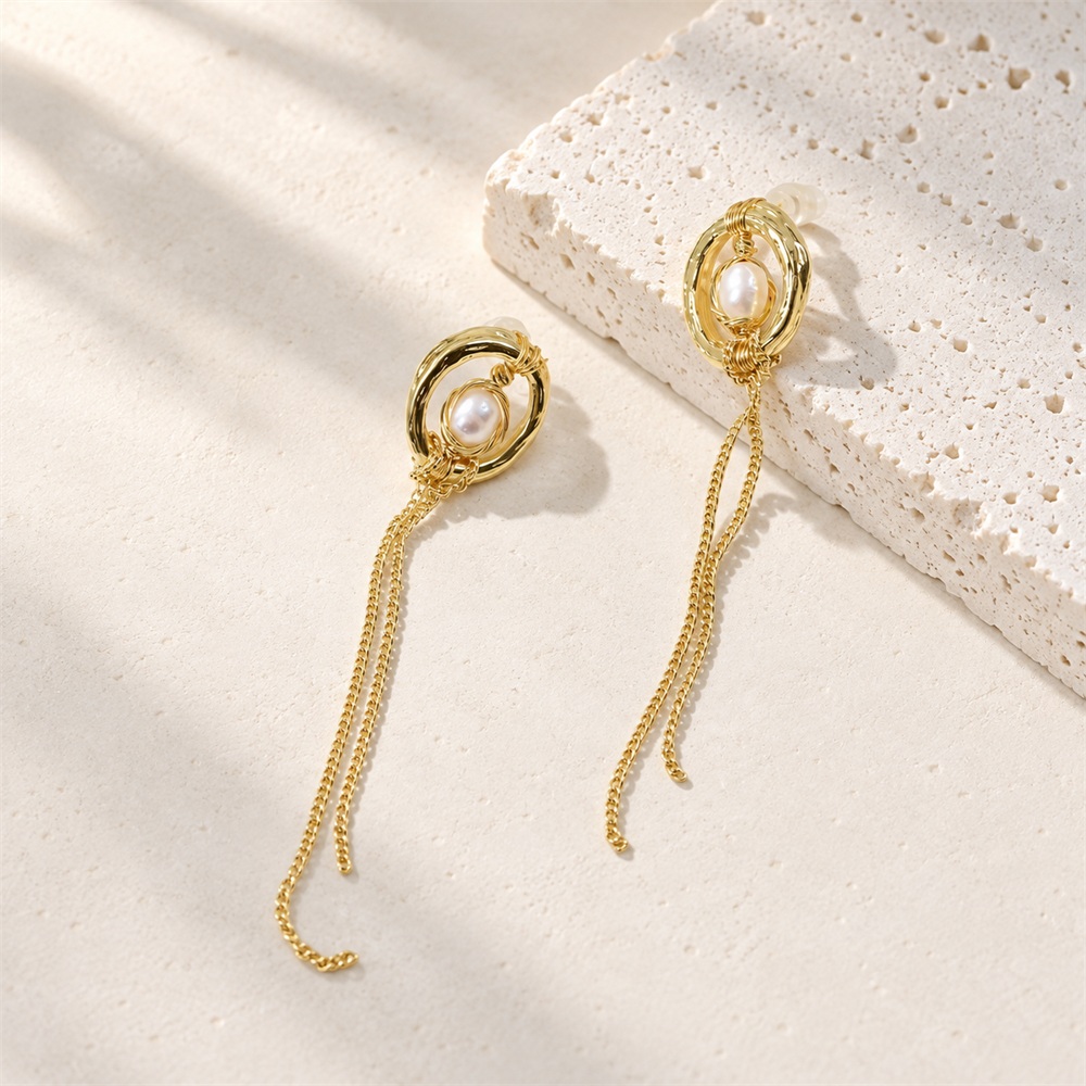 Wire Circle Pearl Chain Tassel Earrings