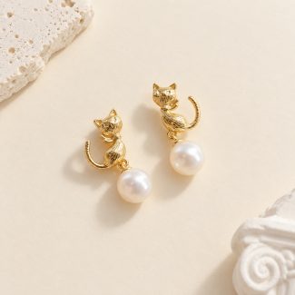 Cat Motif Freshwater Pearl Stud Earrings