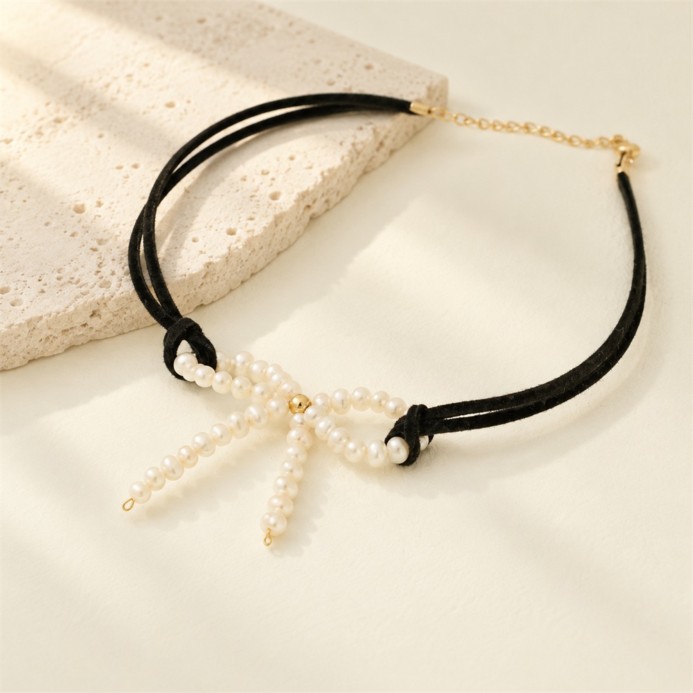 Freshwater Pearl Bow Leather Choker Necklace