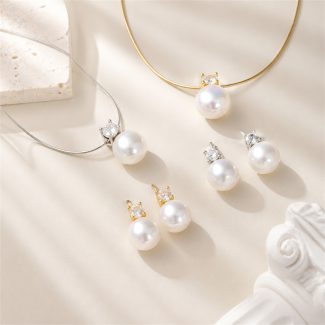 Freshwater Pearl Pendant and Stud Jewelry Set