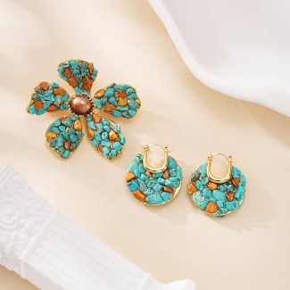 Turquoise Chip Flower Brooch and Earring Set