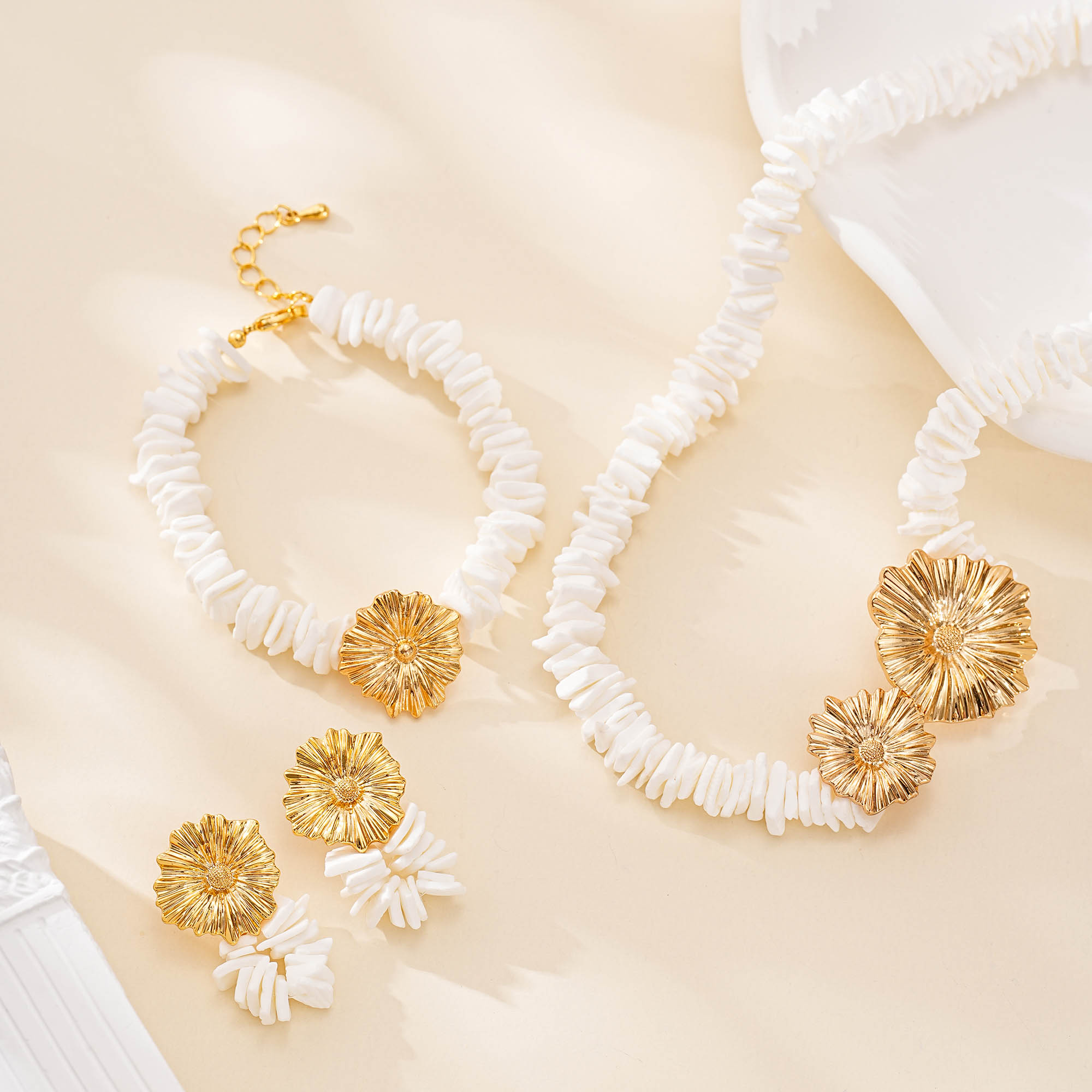 Daisy motif and shell chip necklace, bracelet and earring set