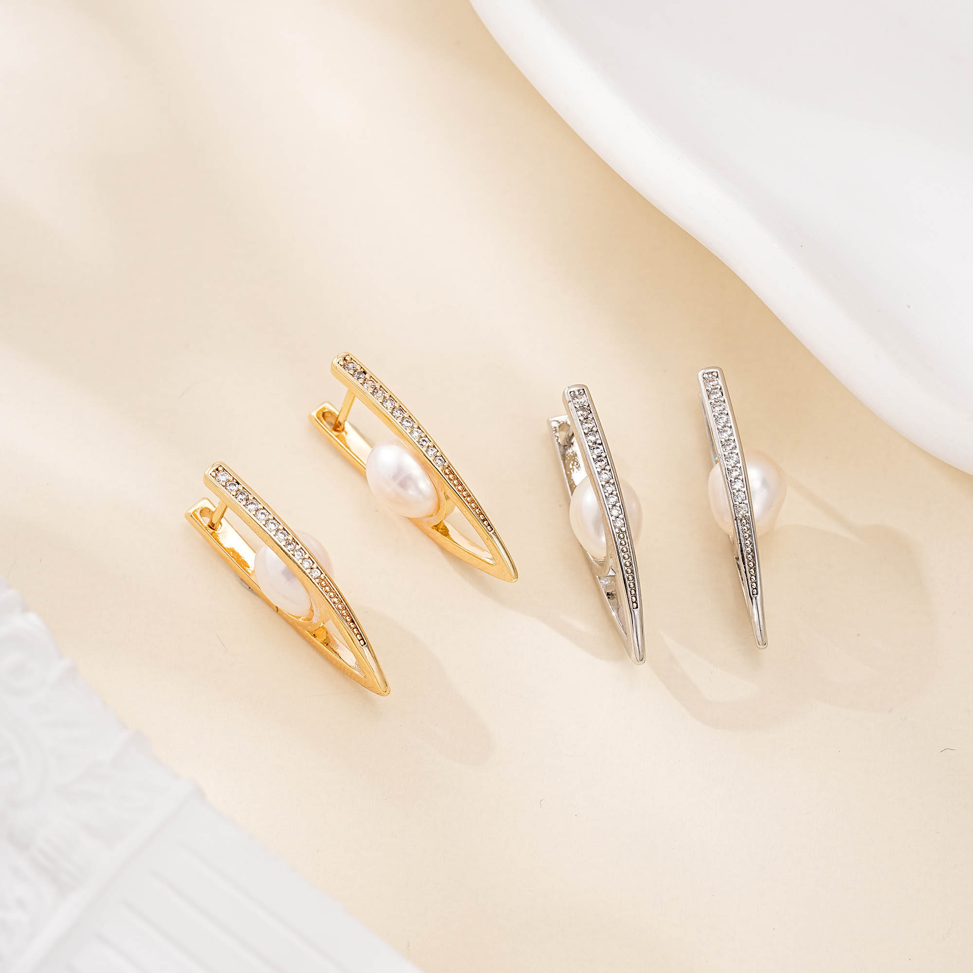 Shield Frame Freshwater Pearl Drop Earrings