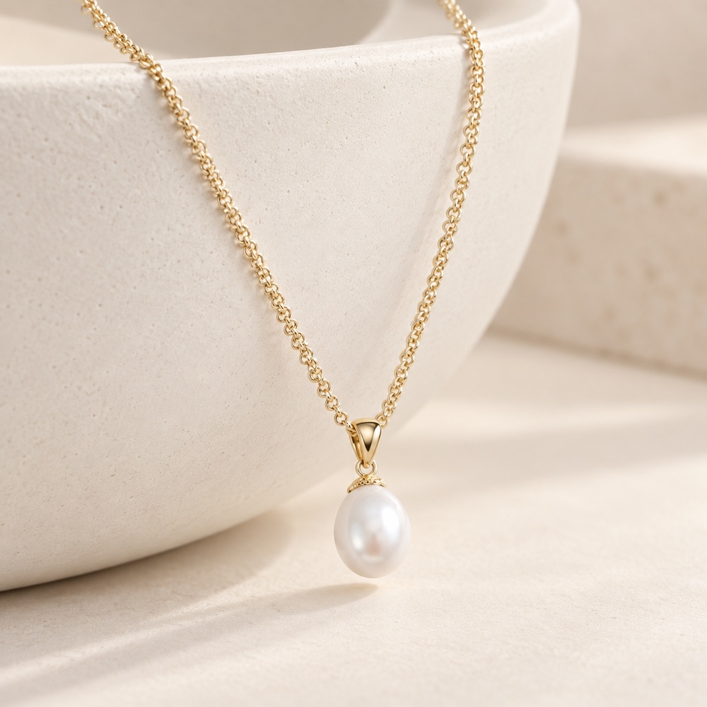 Pearl Pendant Necklace in Four Colors