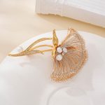Botanical Wire Flower Pearl Brooch — wirework and pearl detail