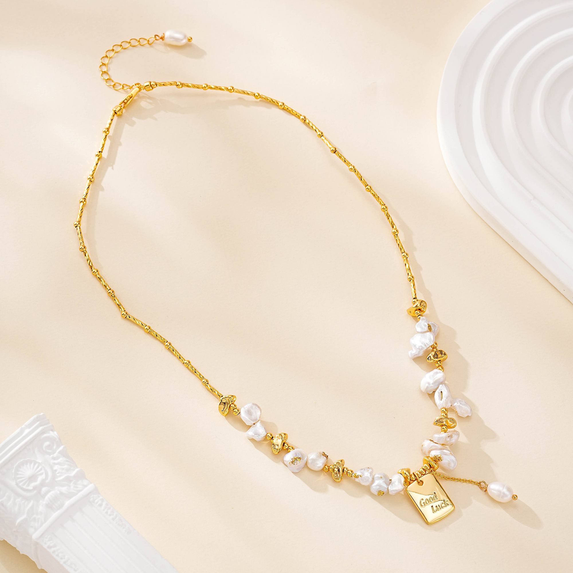 Full Good Luck necklace with baroque pearls on a gold-tone chain