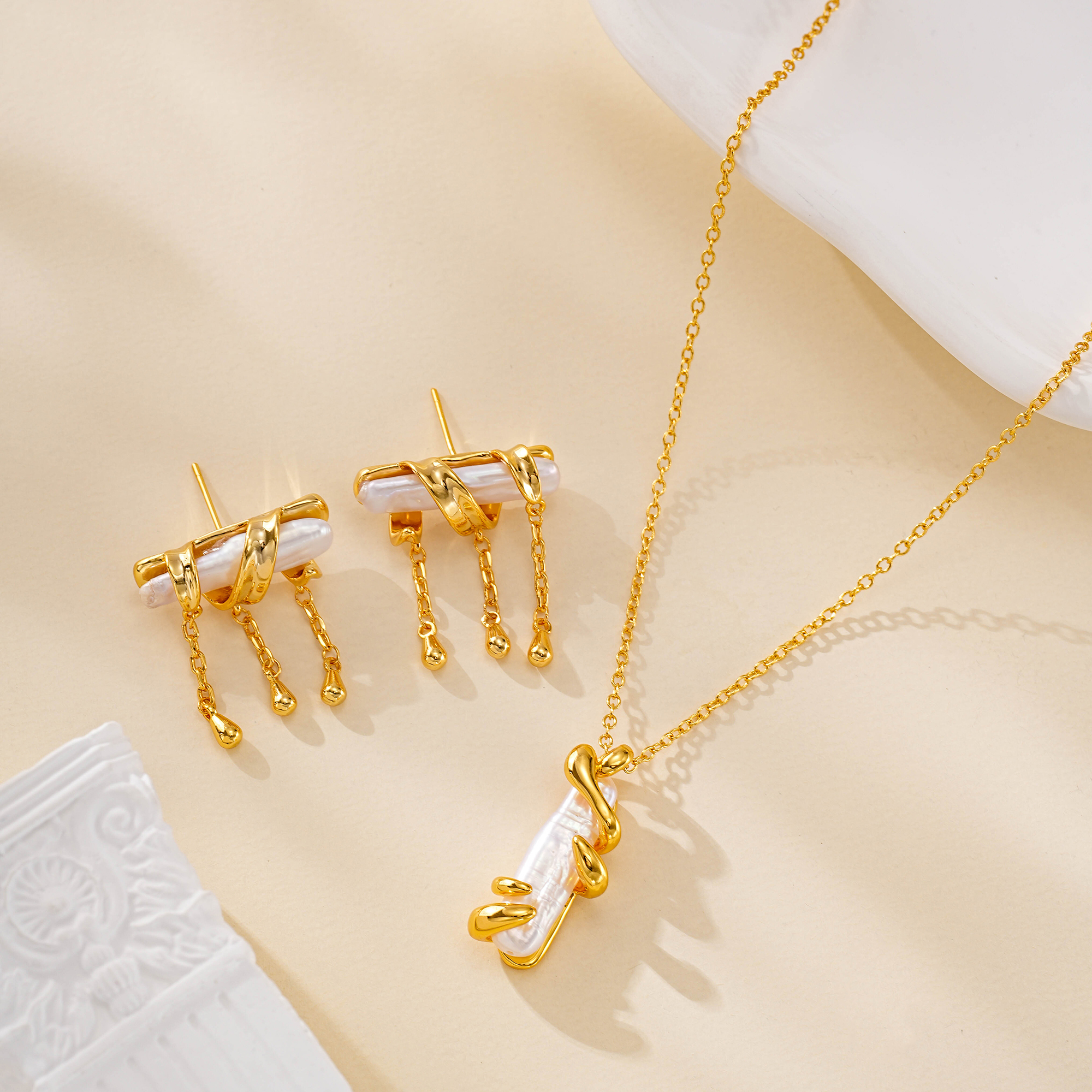 Baroque pearl earrings and spiral pendant necklace set