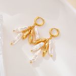 Pair of pearl drop earrings with polished gold-tone bars