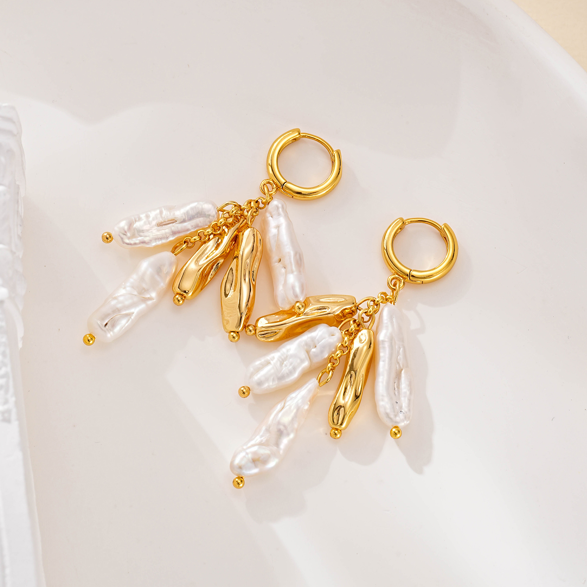 Pair of pearl drop earrings with polished gold-tone bars