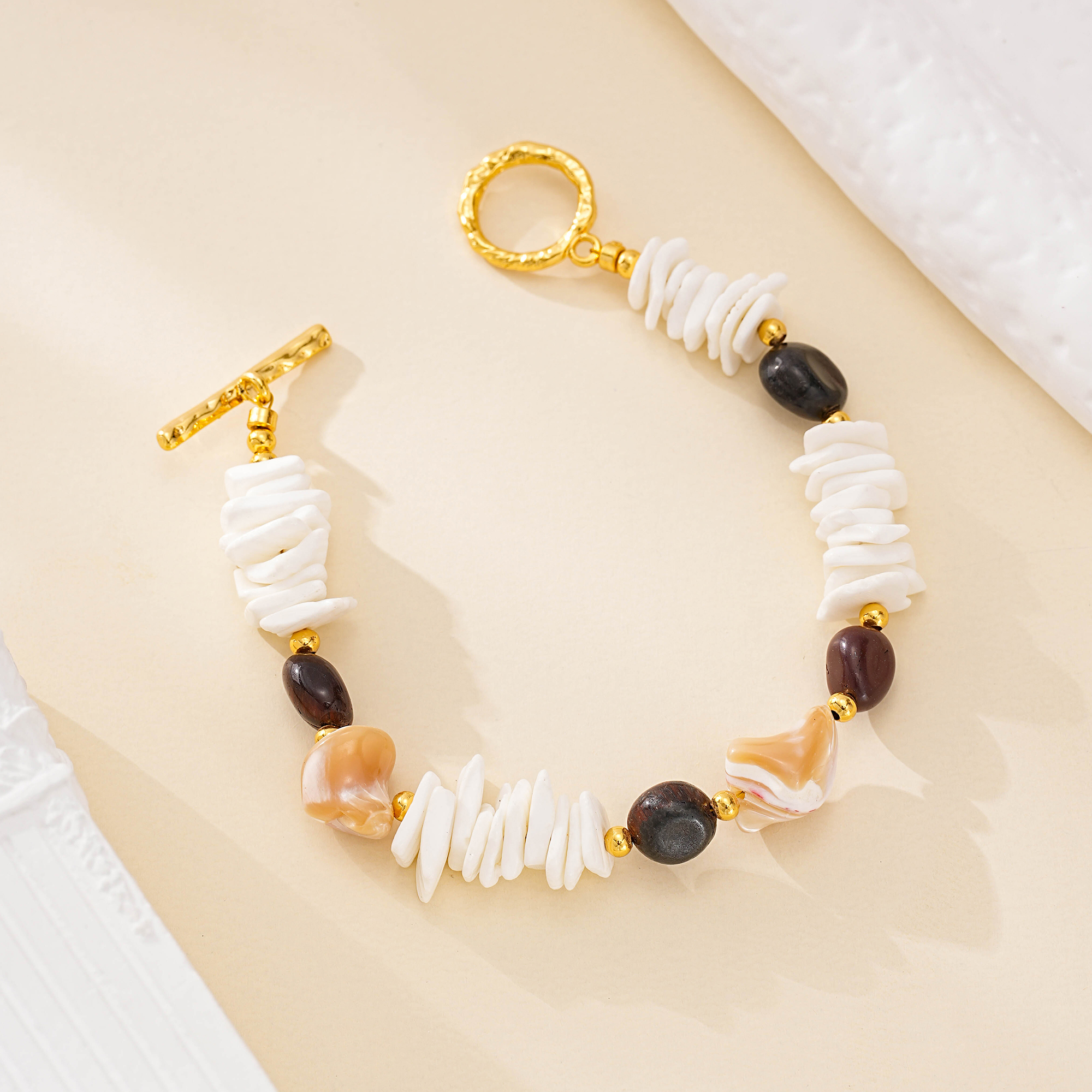 Shell disc and tiger eye beaded bracelet with gold-toned toggle clasp