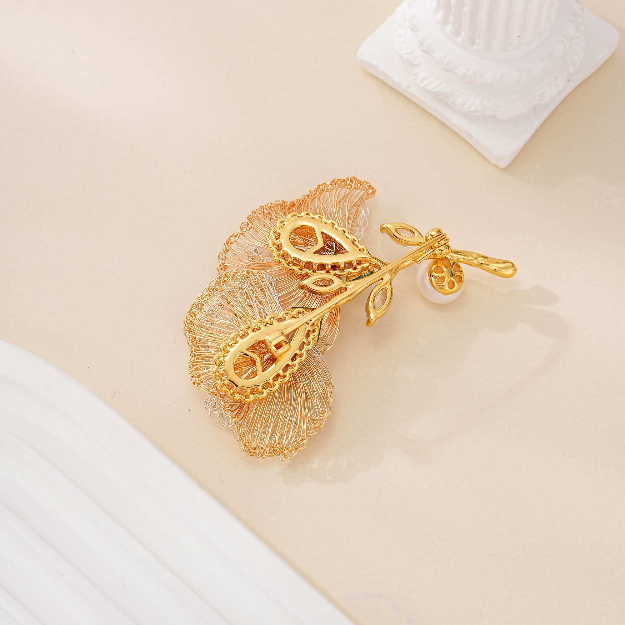Wirework detail of Ginkgo Wire Pearl Botanical Brooch