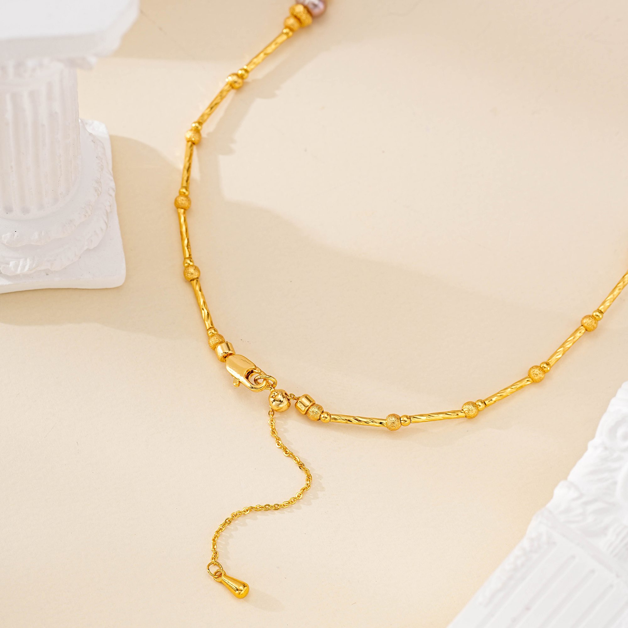 Detail of adjustable chain and clasp on baroque pearl fringe necklace
