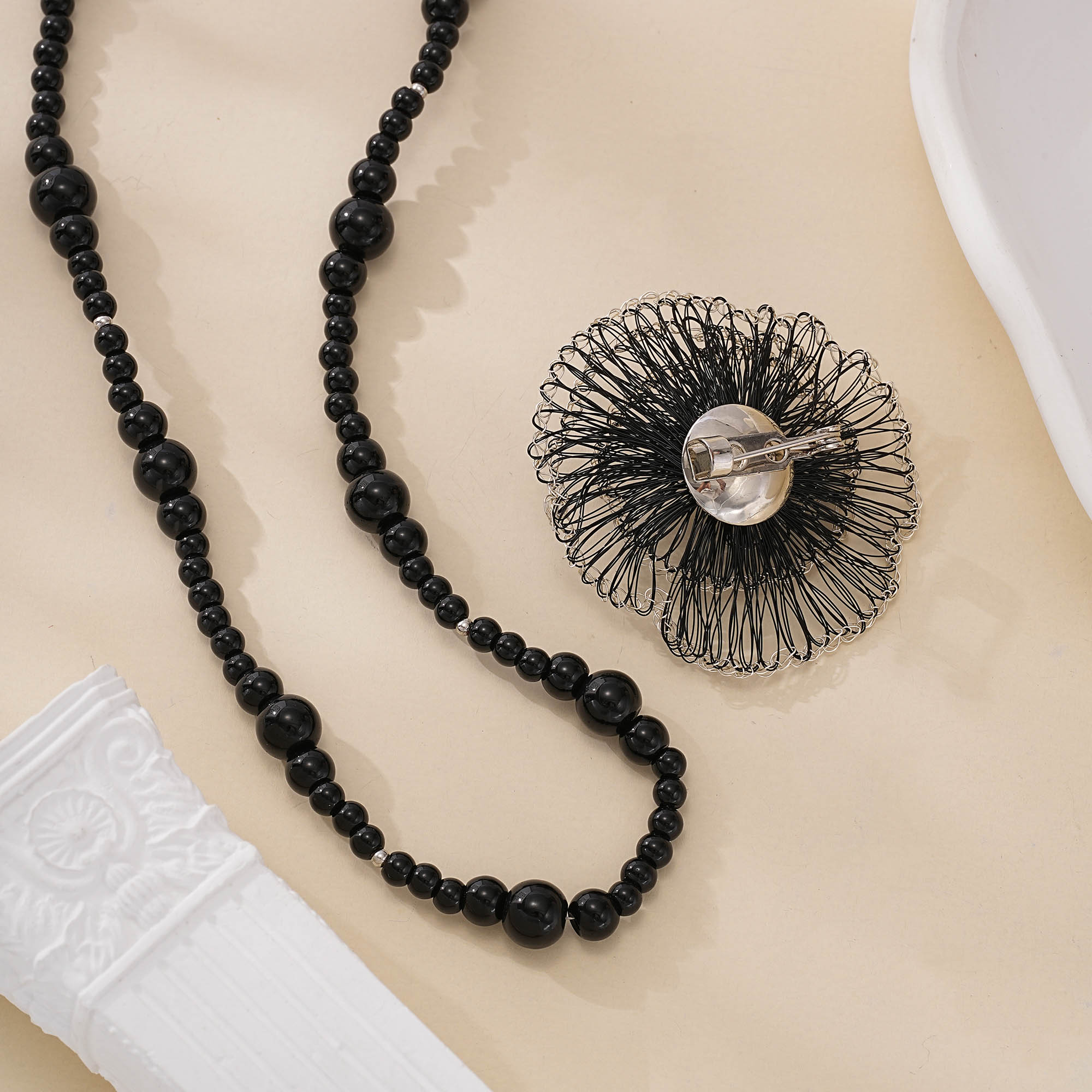 Wirework detail of Black Wire Flower Detachable Brooch Necklace